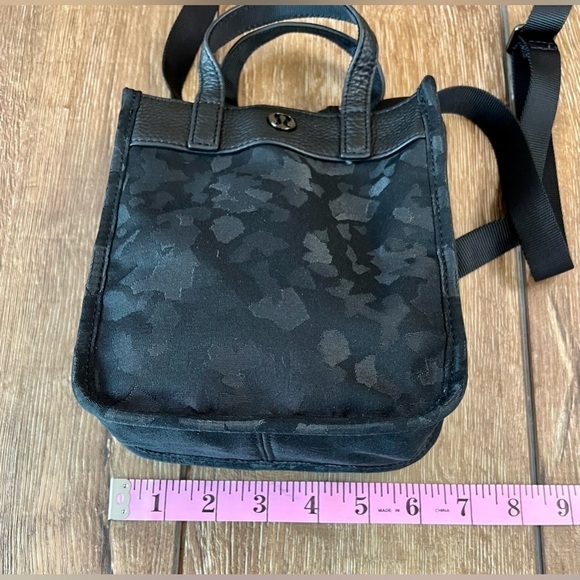 Lululemon Now And Always Micro Tote Bag Fragment Camo Jacquard Black Deep Coal - Picture 7 of 13